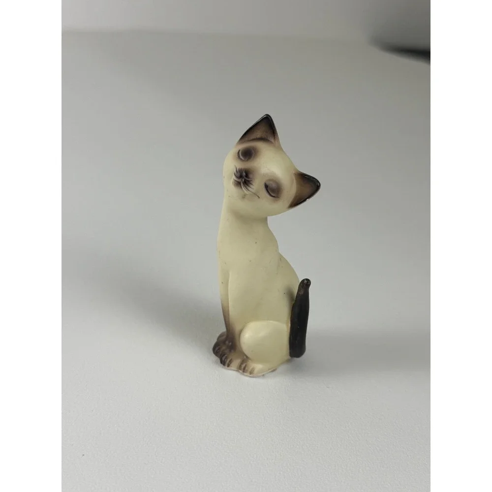 Vintage Siamese eyes closed Cat Ceramic Figurine Single Salt shaker MCM